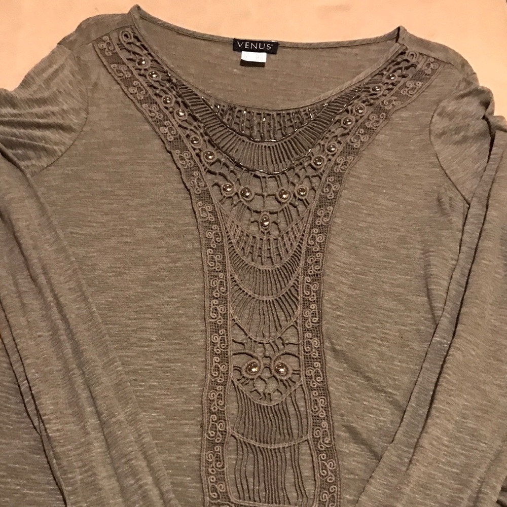 Venus Medium top. NWOT.